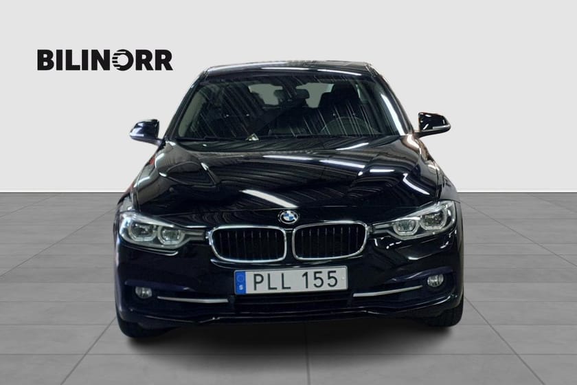 Bild 5 av BMW 330i Sedan Sport Line | VHJUL | MV