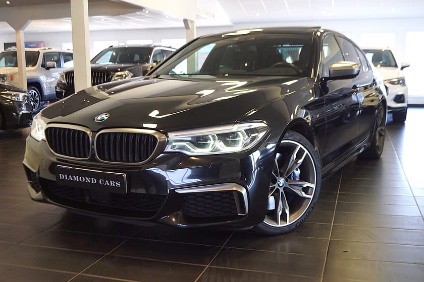 Bild 1 av BMW M550i xDrive Sedan B&W Taklucka Soft Close Night Vision Head-Up