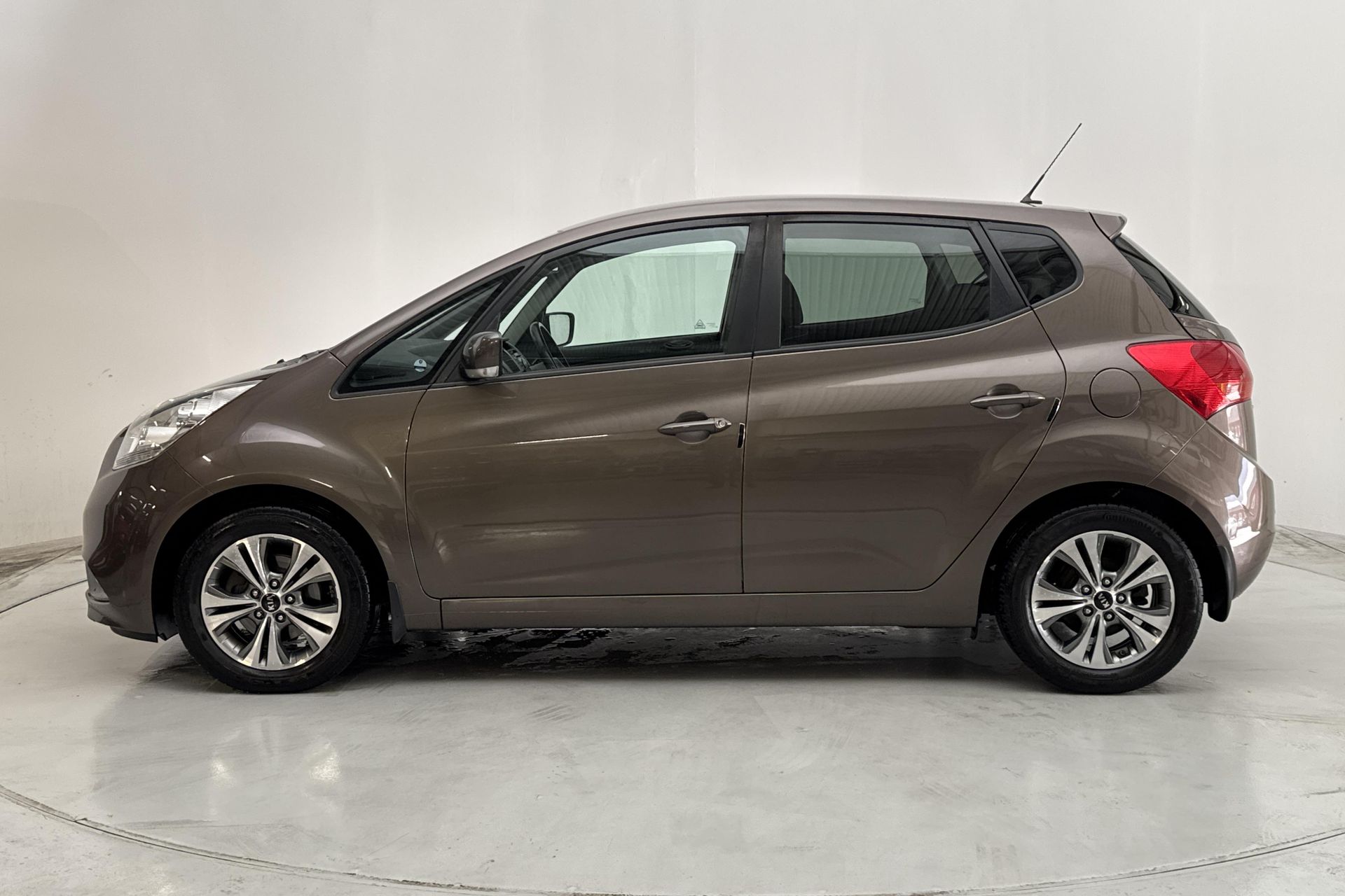 Kia Venga 1.6 CVVT 2017, bild 2/10