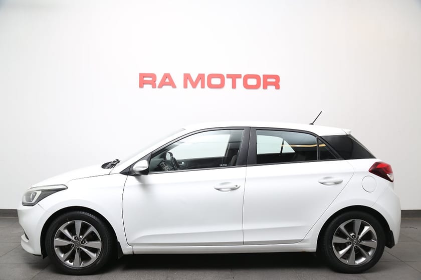 Bild 3 av Hyundai i20 1,4 100hk Premium 5D Motorv Extraljusramp