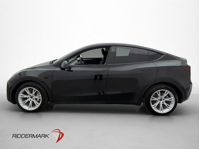 Bild 5 av Tesla Model Y Long Range AWD Dragkrok En brukare MOMS