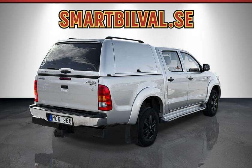 Bild 5 av Toyota Hilux Dubbelhytt 2.5 4x4 Black Edition Kåpa Drag