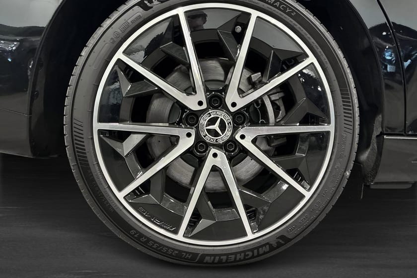 Bild 5 av Mercedes-Benz CLA 250+ Advanced Edition / AMG Line / Premiumpaket Plus