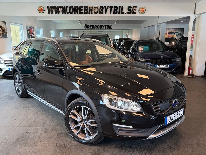 Bild 1 av Volvo V60 Cross Country D4 AWD Aut Business Advanced Summum Drag Gps En-Brukare