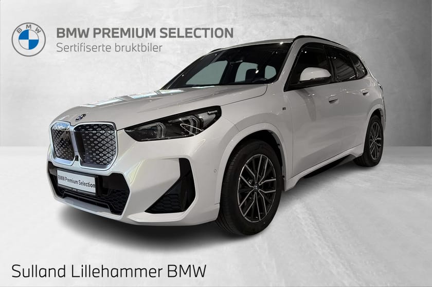 Bilde 1 av BMW iX1 xDrive30 Fully Charged/Panoramatak/Utvidet assistent pakke!