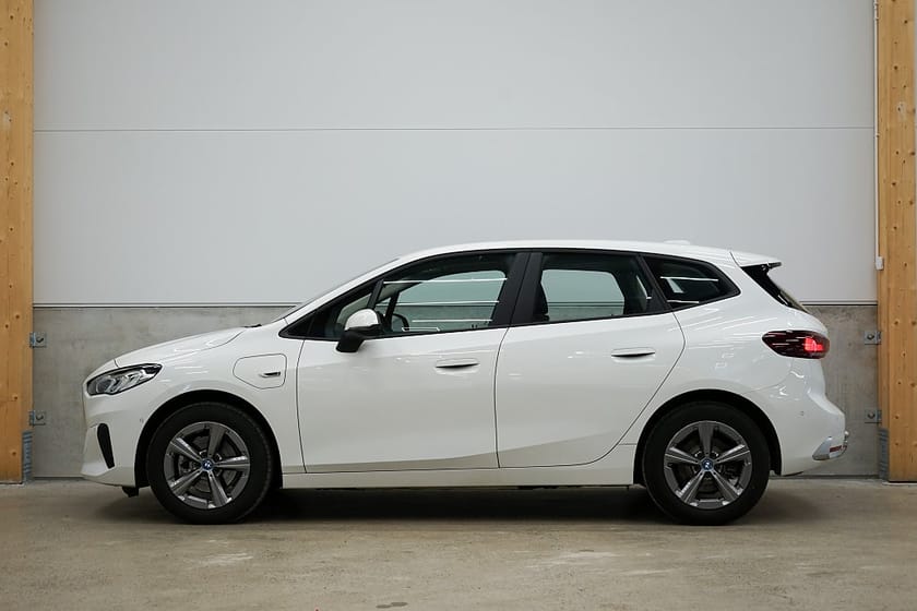 Bild 1 av BMW 225e xDrive Active Tourer Widescreen Drag Kamera Rattvärme