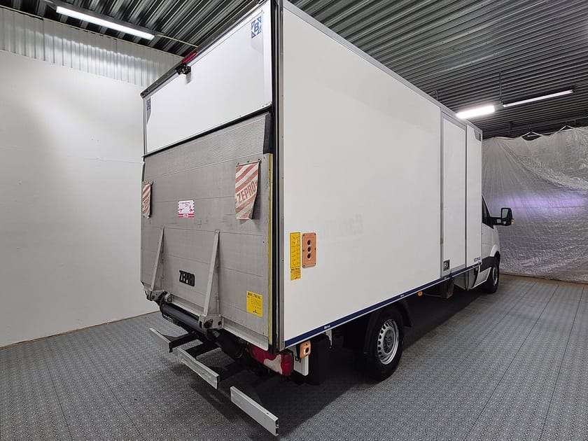 Bild 4 av Volkswagen Crafter Chassi PÅBYGGT SKÅP MED LIFT 163HK
