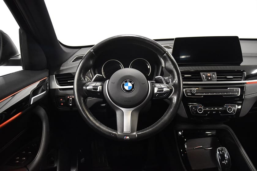 Bild 2 av BMW X1 xDrive20d Sport line HUD Rattv B-kam Drag SoV-hjul
