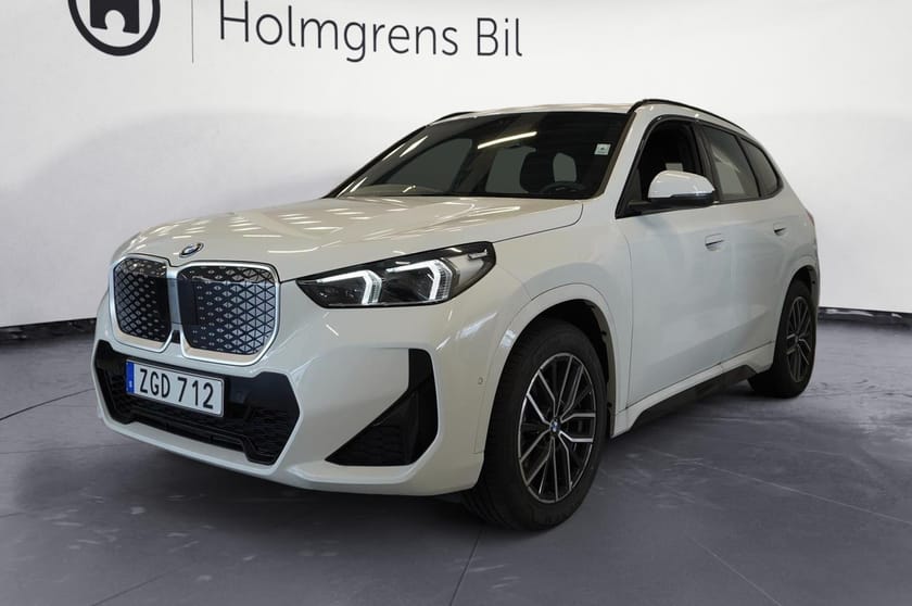 Bild 1 av BMW iX1 eDrive20 M-Sport H K Fartpilot HUD Elstolar 360
