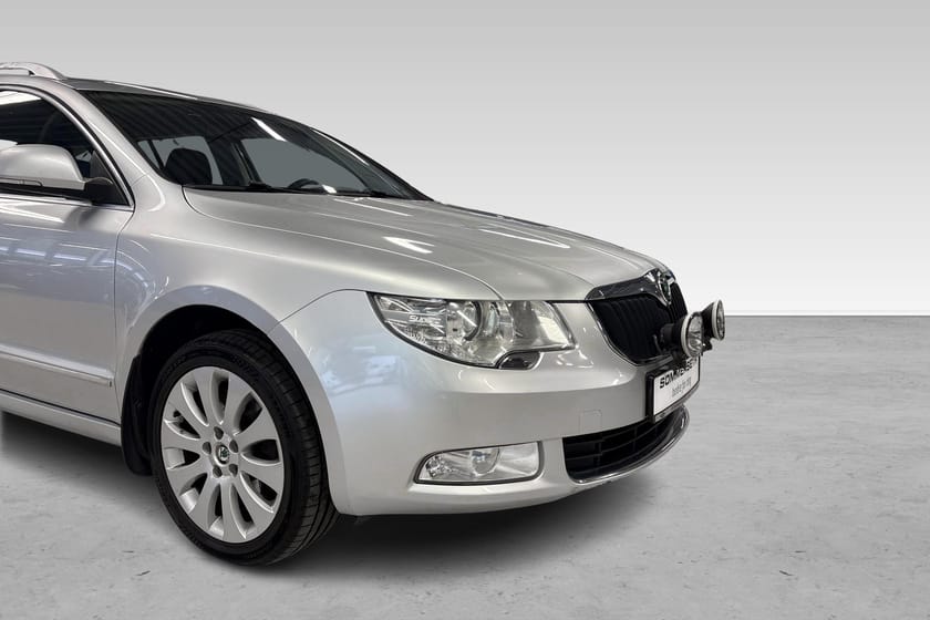 Bilde 2 av Škoda Superb Stasjonsvogn 4x4, Skinn, Navi, Ekstralys, MYE UTSTYR