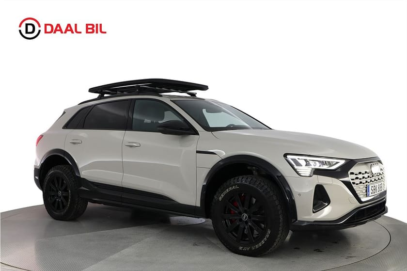 Bild 4 av Audi Q8 55 e-tron quattro 114kWh DAKAR PANO B&O-3D LUFT DRAG HUD MOMS