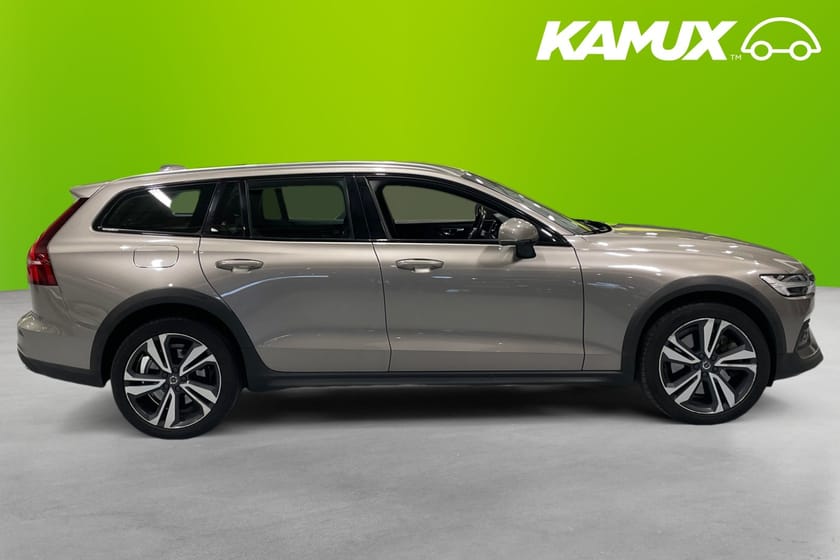 Bild 2 av Volvo V60 Cross Country D4 Momentum Läder Drag AWD 190hK