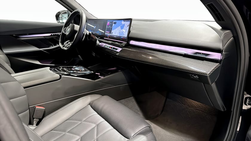 Bild 3 av BMW 550e xDrive Sedan M sport PRO Innovation Drag