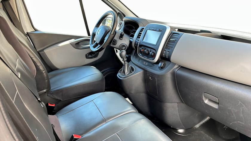 Bild 3 av Renault Trafic Skåpbil L2 145hk Värmare Dragkrok 3-Sits