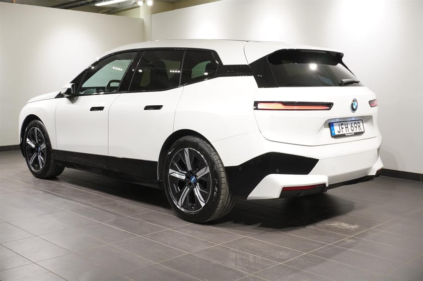 Bild 3 av BMW iX xDrive40 Sport Sky Lounge Drag Laser H K DAP