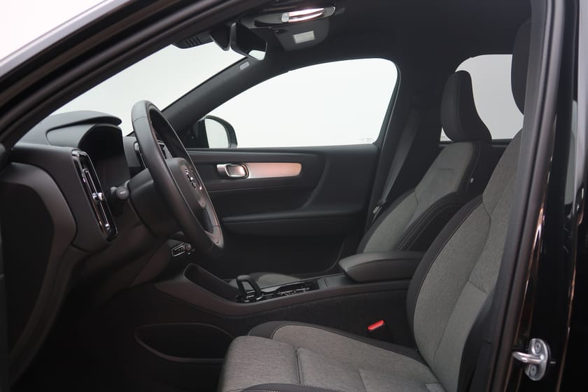 Bild 4 av Volvo XC40 B4 FWD Bensin Plus Dark