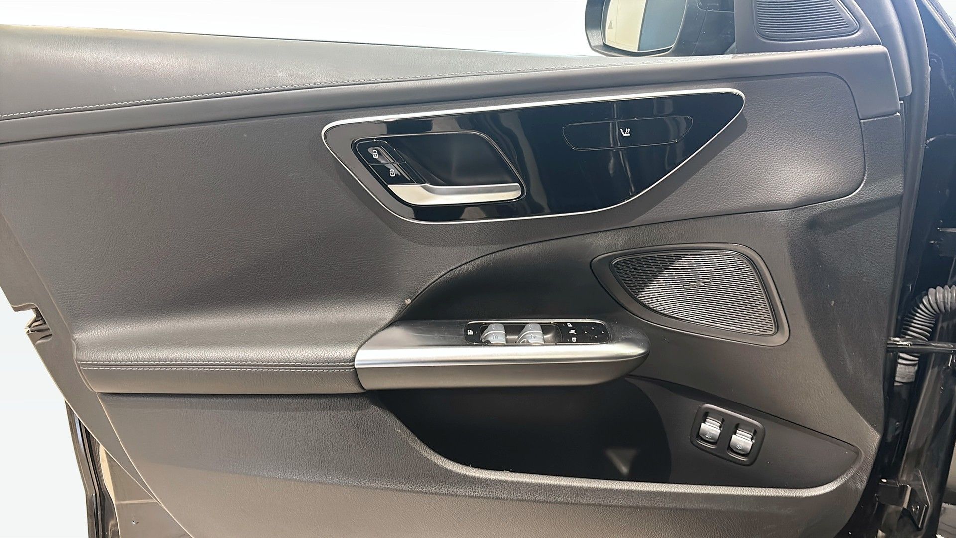 Mercedes-Benz C 300 e 2023, kuva 6/10