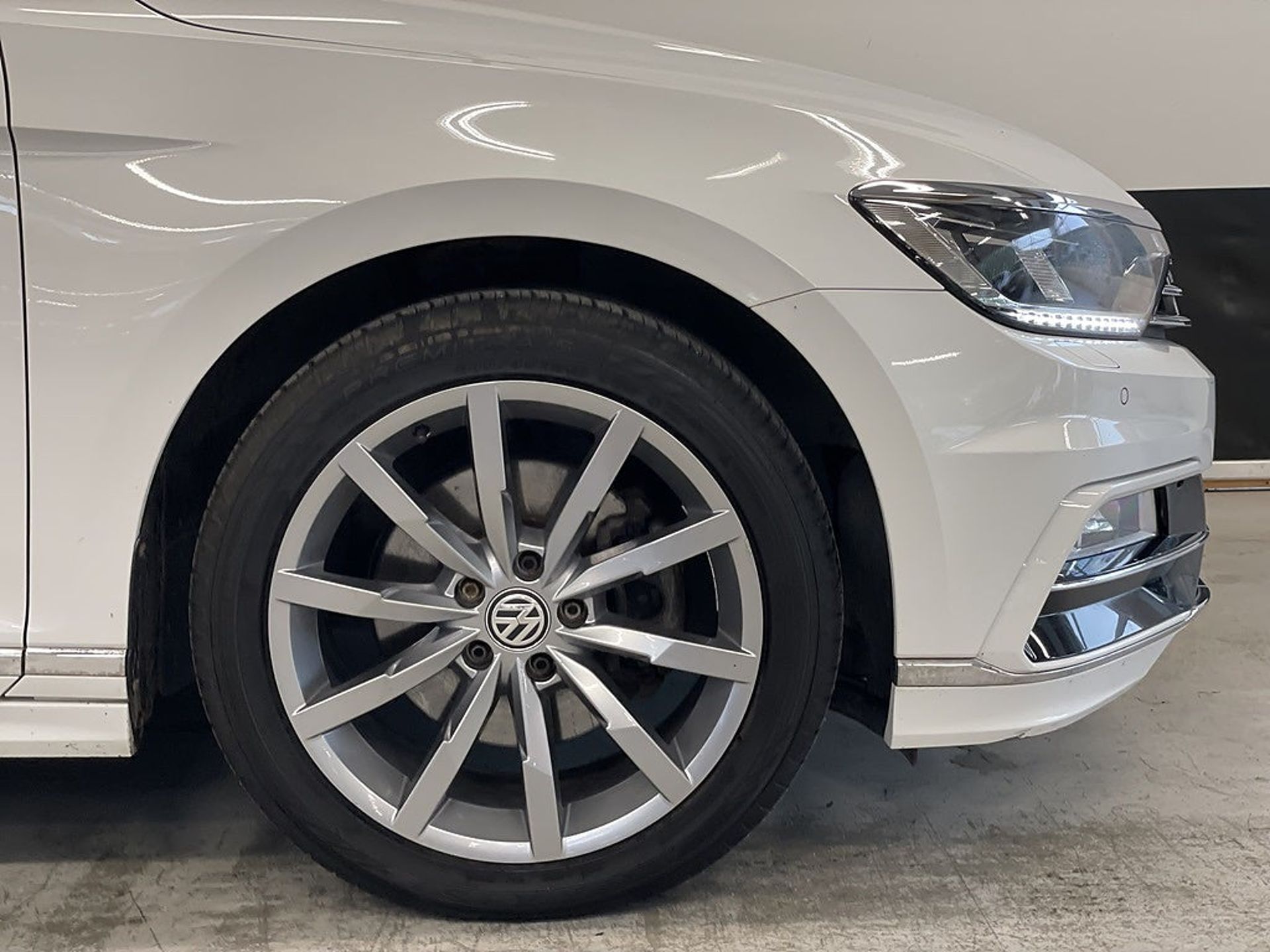 Volkswagen Passat 2019, bild 6/10