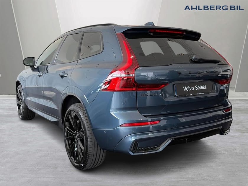 Bild 3 av Volvo XC60 T6 Plus Black Nordic Edition, Dragkrok, Teknikpaket, Head-up display, Akustikrutor, Tonade rutor
