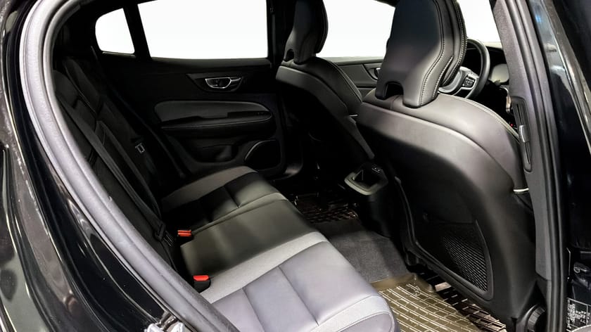 Bild 5 av Volvo S60 B5 250HK  R-DESIGN BLACK Edition