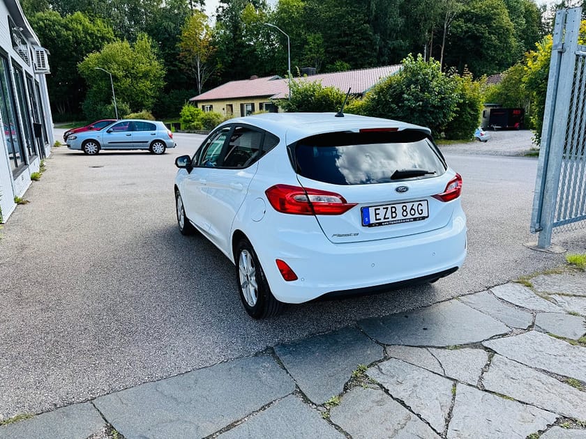Bild 4 av Ford Fiesta 1.0 100HK ECOBOOST 5-D TREND / CARPLAY / 5600Mil