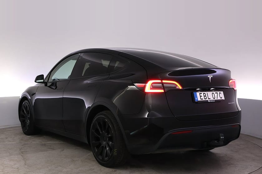 Bild 4 av Tesla Model Y Long Range AWD Autopilot Pano Drag