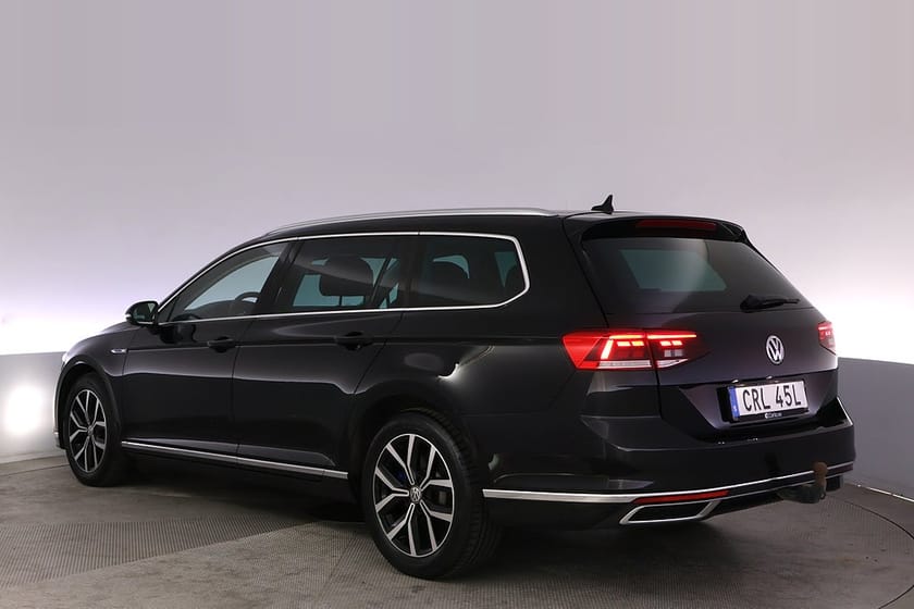Bild 4 av Volkswagen Passat Sportscombi GTE Variant Drag Elstol Pano Kamera Läder