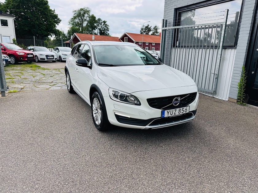 Bild 1 av Volvo V60 Cross Country D4 190HK AWD GEARTRONIC CLASSIC / DRAG / VÄRMARE