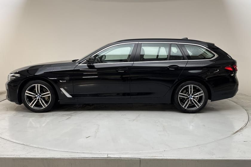 Bild 2 av BMW 530e Touring 530 12kWh LCI (292hk) Helläder Drag