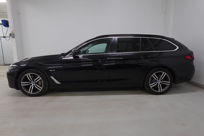 Bild 3 av BMW 530e xDrive Touring Läder Cockpit BLIS P-Värme Dragkrok