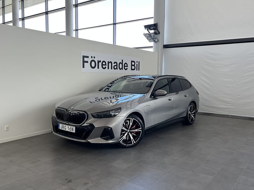 Bild 1 av BMW 530e xDrive Touring M Sport Pro Drag H/K Panorama Rattvärme