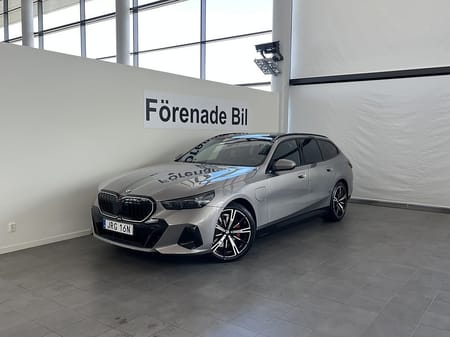 BMW 530e xDrive Touring M Sport Pro Drag H/K Panorama Rattvärme