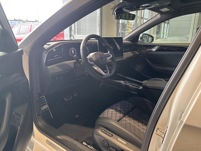 Bild 5 av Volkswagen Passat Variant eHybrid PB   R-LINE 1.5 TSI 272 HK