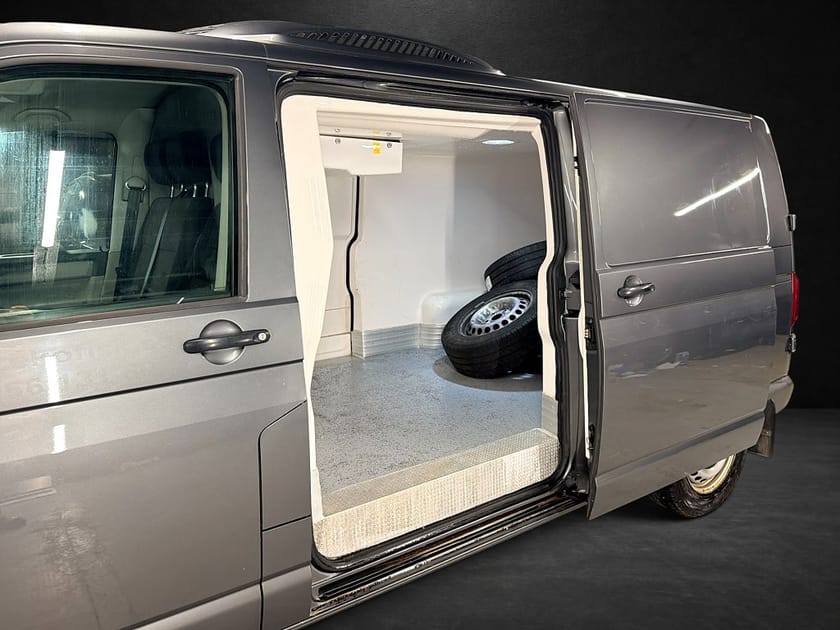 Bild 3 av Volkswagen Transporter T32|2.0 TDI|KYLBIL|DRAG|ACC|VÄRMARE|AUTOMAT|NYSER|NYBES