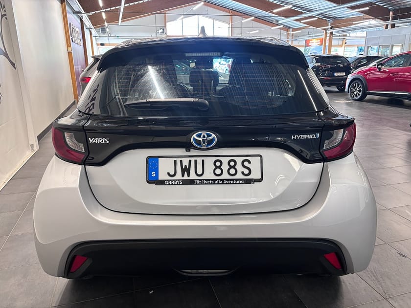 Bild 4 av Toyota Yaris Hybrid CVT Active 116Hk Rattvärme Kamera Farth Moms