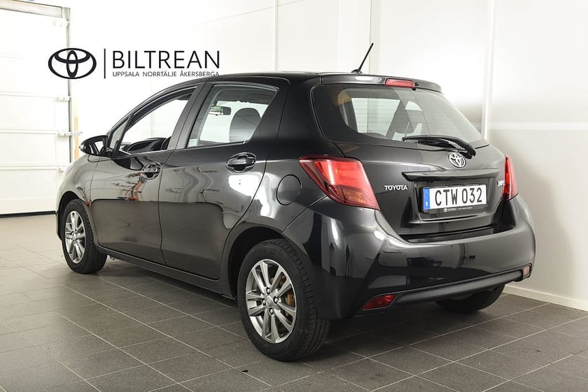 Bild 2 av Toyota Yaris 5-dörrar 1.33 Active Vinterhjul Backkamera