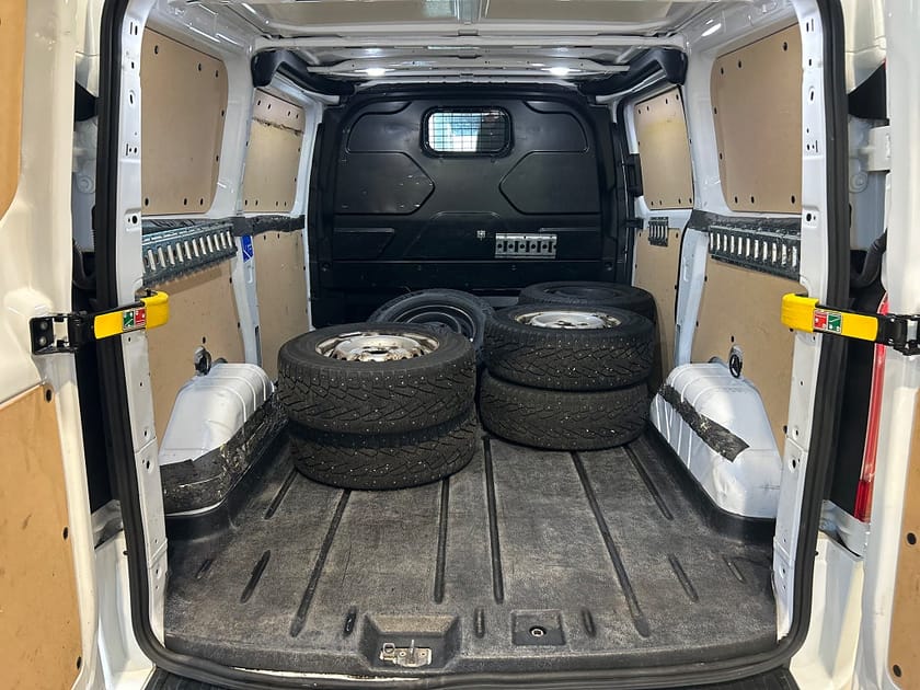Bild 5 av Ford Transit Custom 280 2.0 EcoBlue 105hk L2 / Dragkrok / Moms