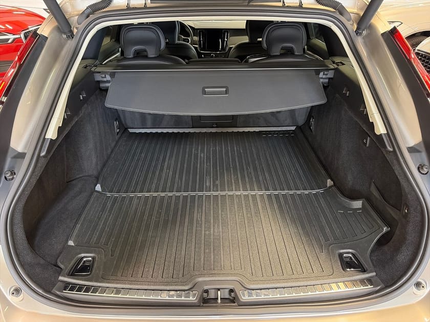 Bild 4 av Volvo V90 B4 Diesel Momentum Advanced SE