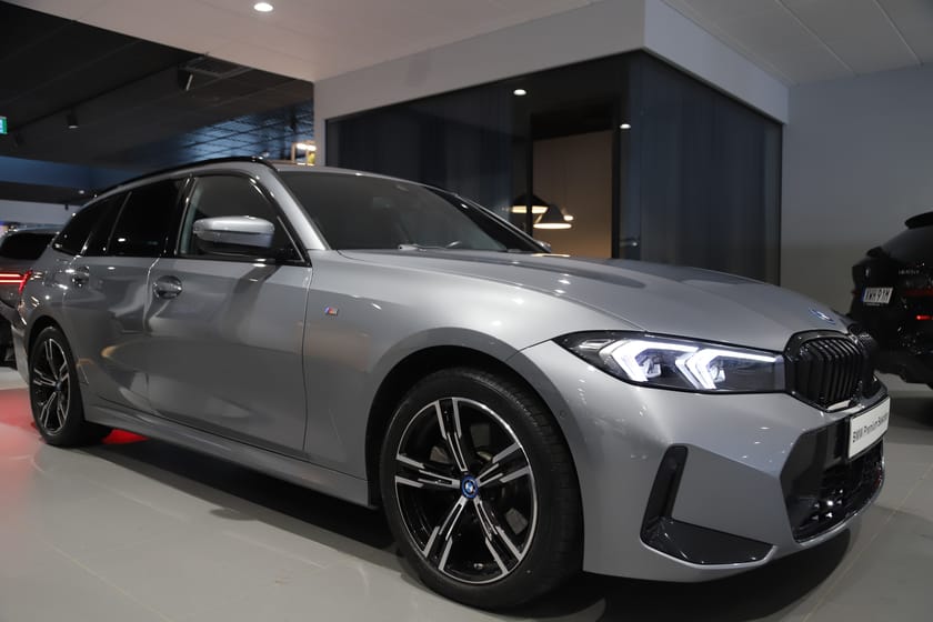 Bild 3 av BMW 330e xDrive Touring M Sport / Aktiv Farthållare / Hifi