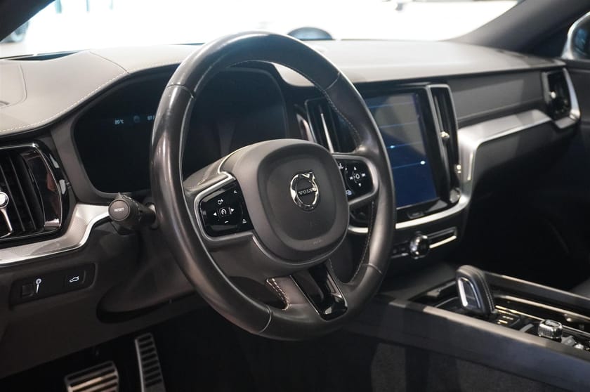 Bild 2 av Volvo V60 B4 Geatronic Drag HUD hk Panorama 197hk