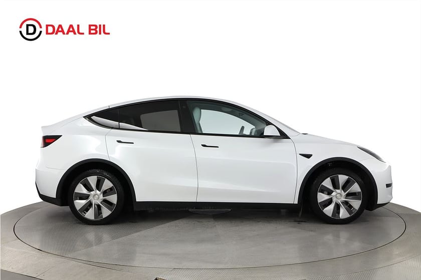 Bild 5 av Tesla Model Y Standard Range RWD 299HK 60kWh PANO P-VÄRM NFC B-KAM
