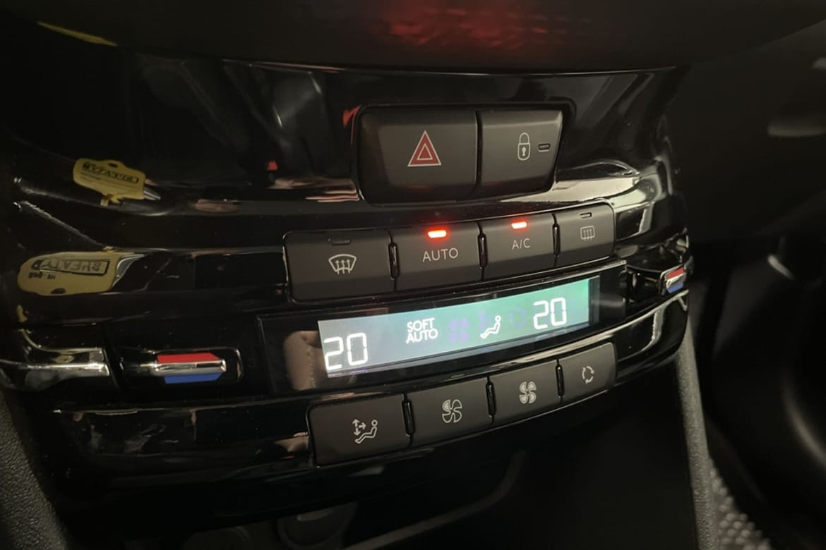 Peugeot 2008 2018 - miniatyr 12
