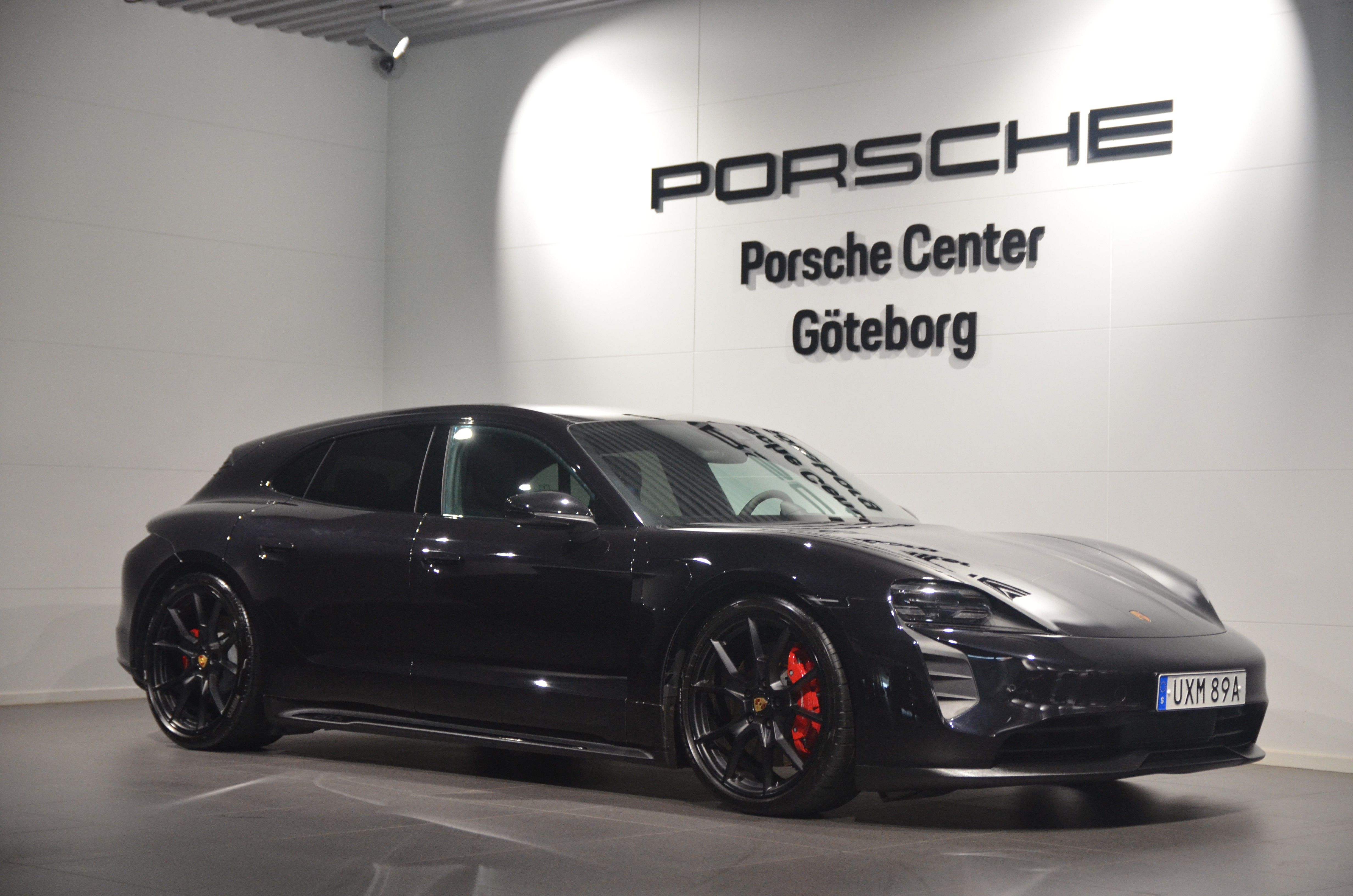 Porsche Taycan 517 hp