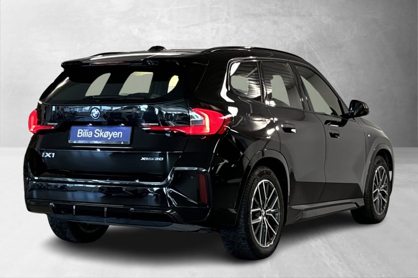 Bilde 3 av BMW iX1 xDrive30 Fully Charged, H/K, ComfAcc, Adp-Cruise, HUD