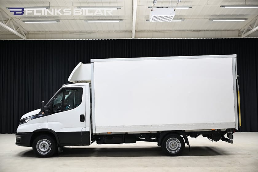 Bild 2 av Iveco Daily 35-140 Chassi Cab 136HK Automat|Volymskåp|Bakgavellyft|Sidodörr|Lågmil