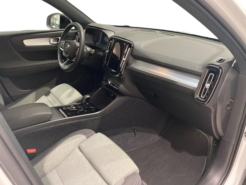 Bild 4 av Volvo XC40 B3 FWD Bensin Plus Dark