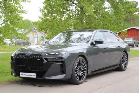 BMW M760e xDrive M Sport / TV / Sky Lounge / Nypris 1750"