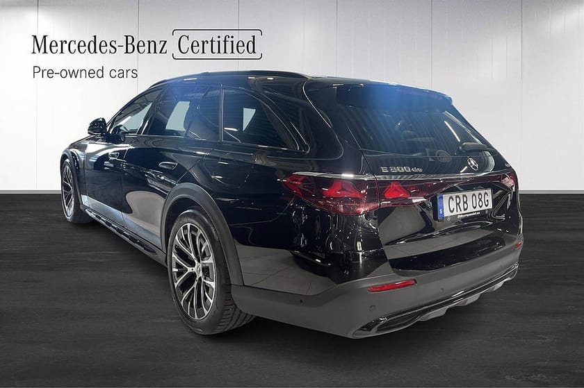 Bild 3 av Mercedes-Benz E 300 de 4MATIC All-Terrain Hyperscreen Burmester Drag