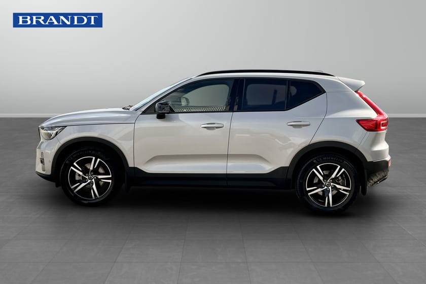 Bild 3 av Volvo XC40 B3 FWD Bensin Plus Dark