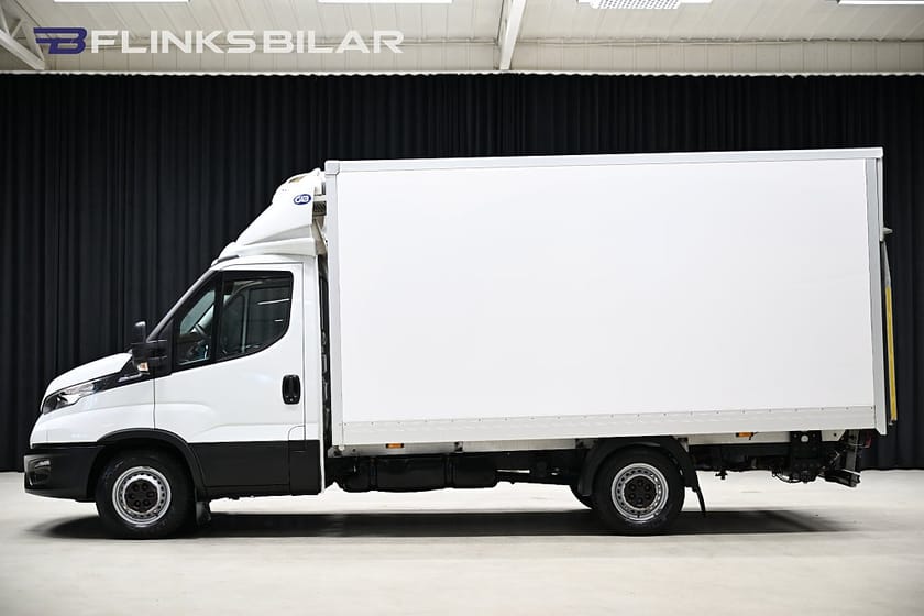 Bild 2 av Iveco Daily 35-140 Chassi Cab 136HK Automat|Volymskåp|BG-Lyft|Kylbil|Sidodörr|Leasbar